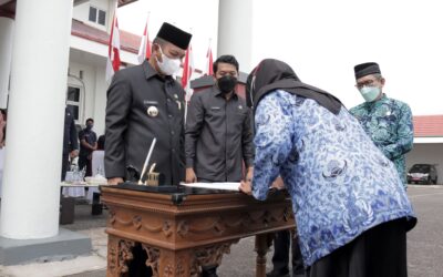 Pelantikan Perdana Sebagai Bupati dan Wabup Beltim, Aan-Khairil Mutasi 168 PNS