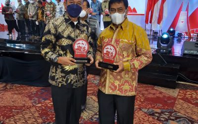 Burhanudin Terima Penghargaan Pencapaian Penyusunan Masterplan dan Implementasi Smart City