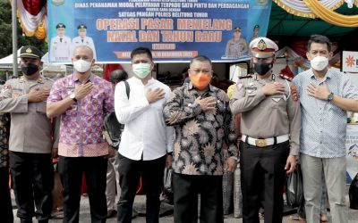 Warga Beli Sembako Bonus Ayam Segar
