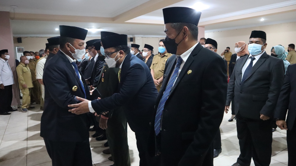 Bupati Memberi Ucapan Selamat kepada Kadin Kominfo yang Baru Dilantik