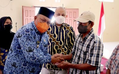 Wabup Beltim Serahkan BLT Dana Desa, Ingatkan untuk Dimanfaatkan Sebaik-baiknya