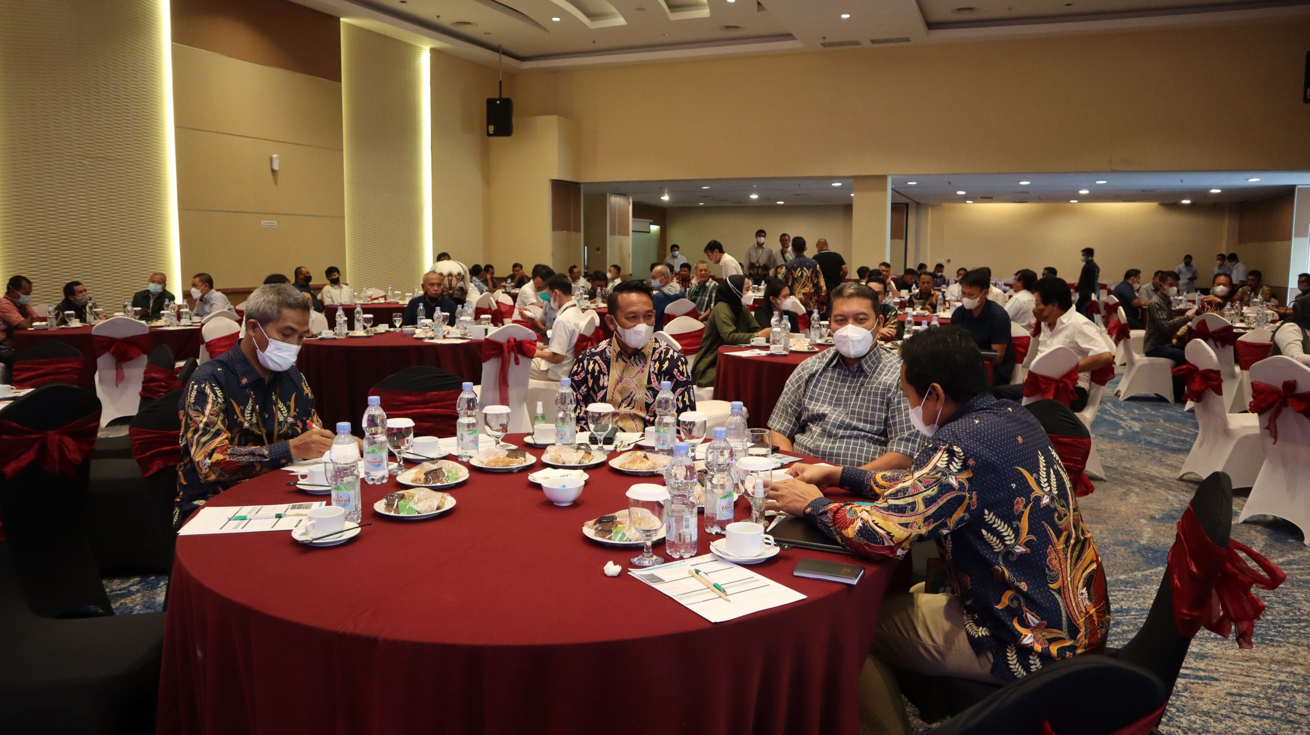 Bupati Beltim Drs. Burhanudin saat menghadiri Customer Gathering PLN