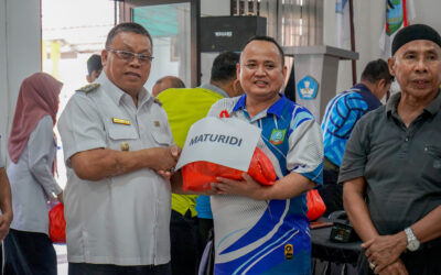 Melalui Program ASN Bersedekah, Dinas Pendidikan bagikan 200 Paket Daging Sapi dan Bahan Kebutuhan Pokok. 