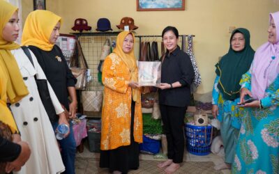 Perajin Lais Beltim Kunjungi Felikha Belitong