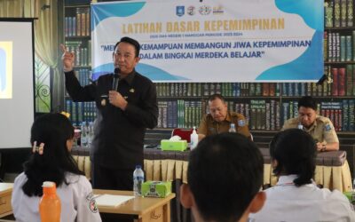 Bupati Beltim Beri LDK Pada Siswa SMAN 1 Manggar