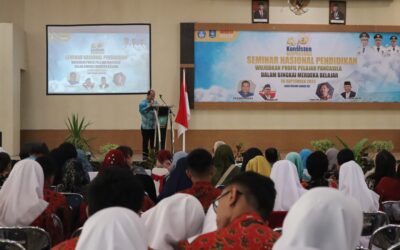 Meriahkan HUT ke-43, SMANSA Manggar Gelar Seminar