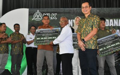 PT KLK Serahkan Dana Distribusi Sawit Rp27 Milyar