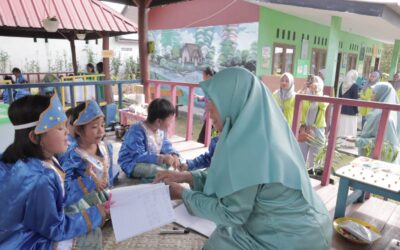 Tenaga Pendidik Bangka Tengah Studi Tiru ke KB Alam Telubang Desa Bentaian