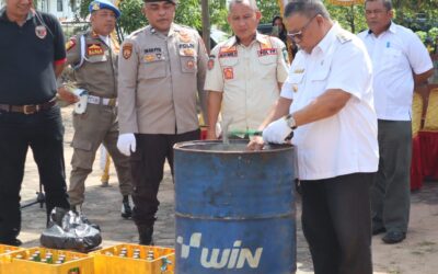 Satpol PP Beltim Musnahkan Ratusan Botol Miras