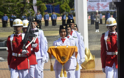 Nayla Pembawa Baki Upacara HUT RI di Kabupaten Beltim