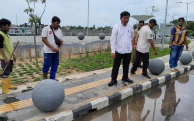 Bupati Kamarudin Tinjau Saluran Air di Situ Kolong Minyak