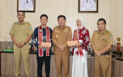 Bujang Dayang Beltim Terpilih Terima Uang Tunai dari Bupati Beltim