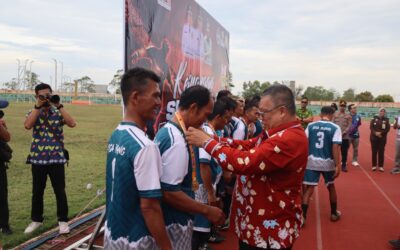 Desa Padang Raih Piala Bergilir Kejuaraan Sepak Bola U-40 Antar Desa Beltim