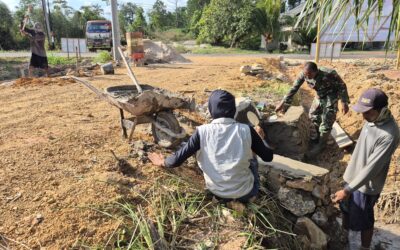 Satgas TMMD Lanjutkan Pembuatan Siring Di Titik Nol